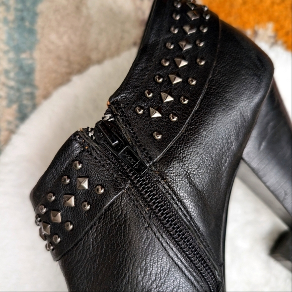 Sofft Leather Studded Heels - Picture 4 of 7